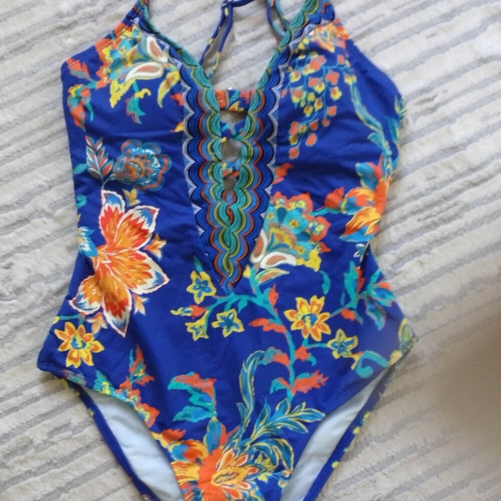 BRAND NEW SWIMSUIT SIZE SMALL W/PADDED CUPS